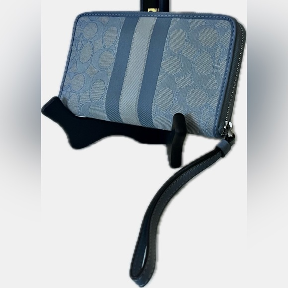 Coach Dempsey, large phone wallet in signature Jack striped patch blue C9073NWOT - Picture 2 of 7